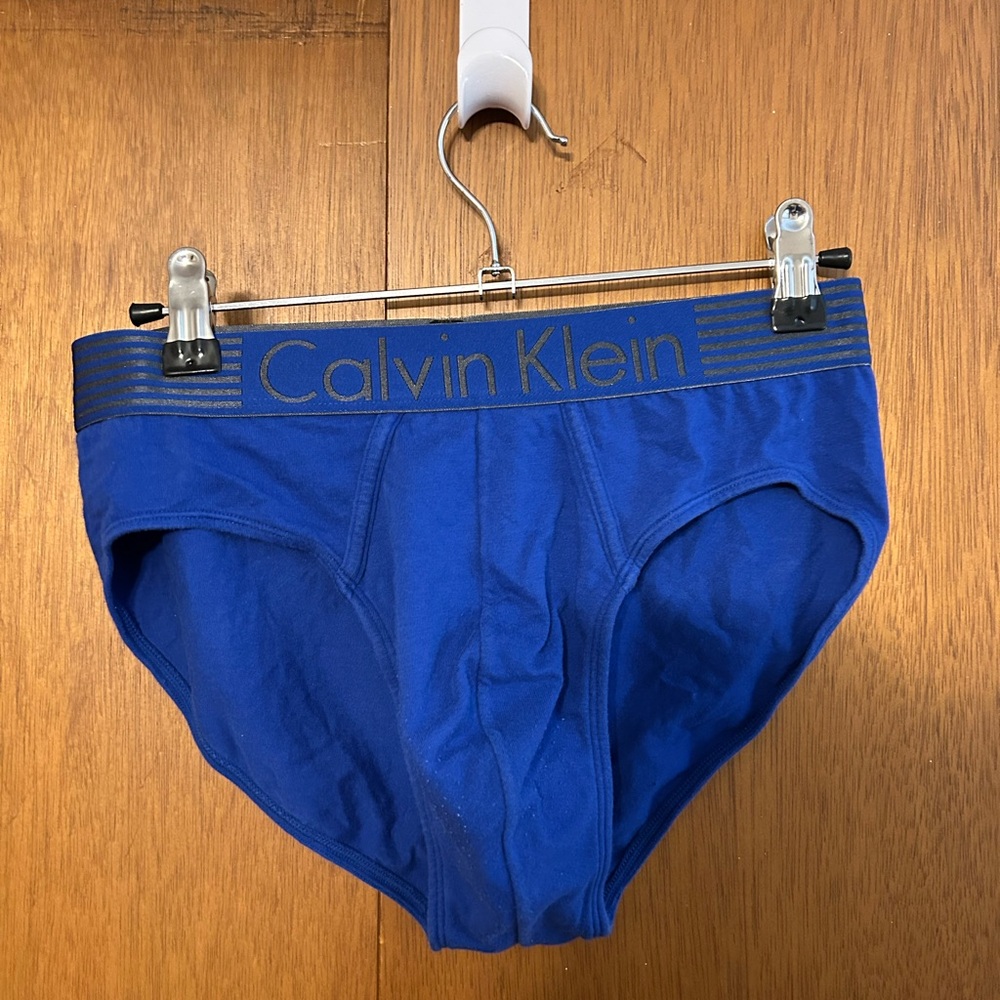 Calvin Klein Men's Iron Strength Hip Briefs